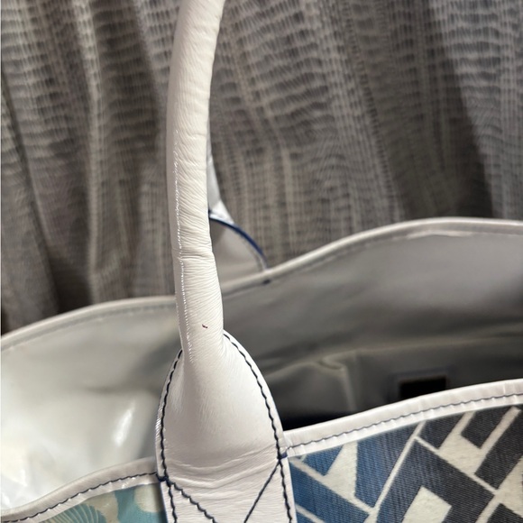 !!SOLD!! FENDI Calfskin Canvas Basket Sea Medium Tote White Blue - Picture 15 of 16